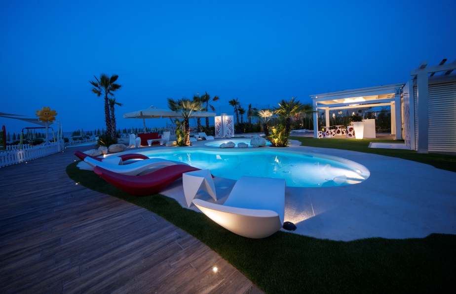 Schwimmbad am Strand im Hotel Alba Adriatica